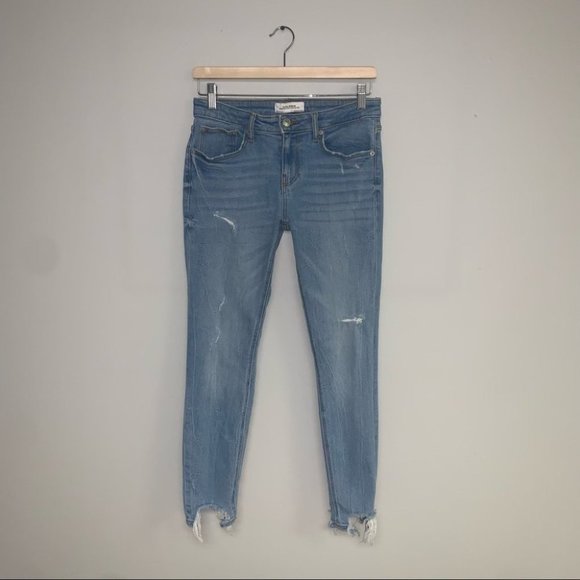 Zara Jeans Women’s  Size 6 US Light Wash Denim Distressed Skinny Cut Frayed Hem - Picture 2 of 9